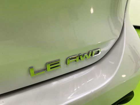Used 2024 Toyota Highlander LE AWD/4WD image 14