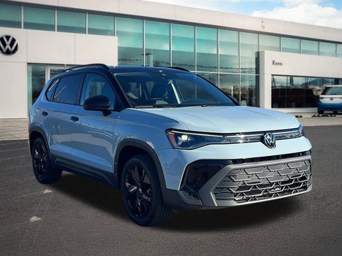New 2026 Volkswagen Taos SE image 3
