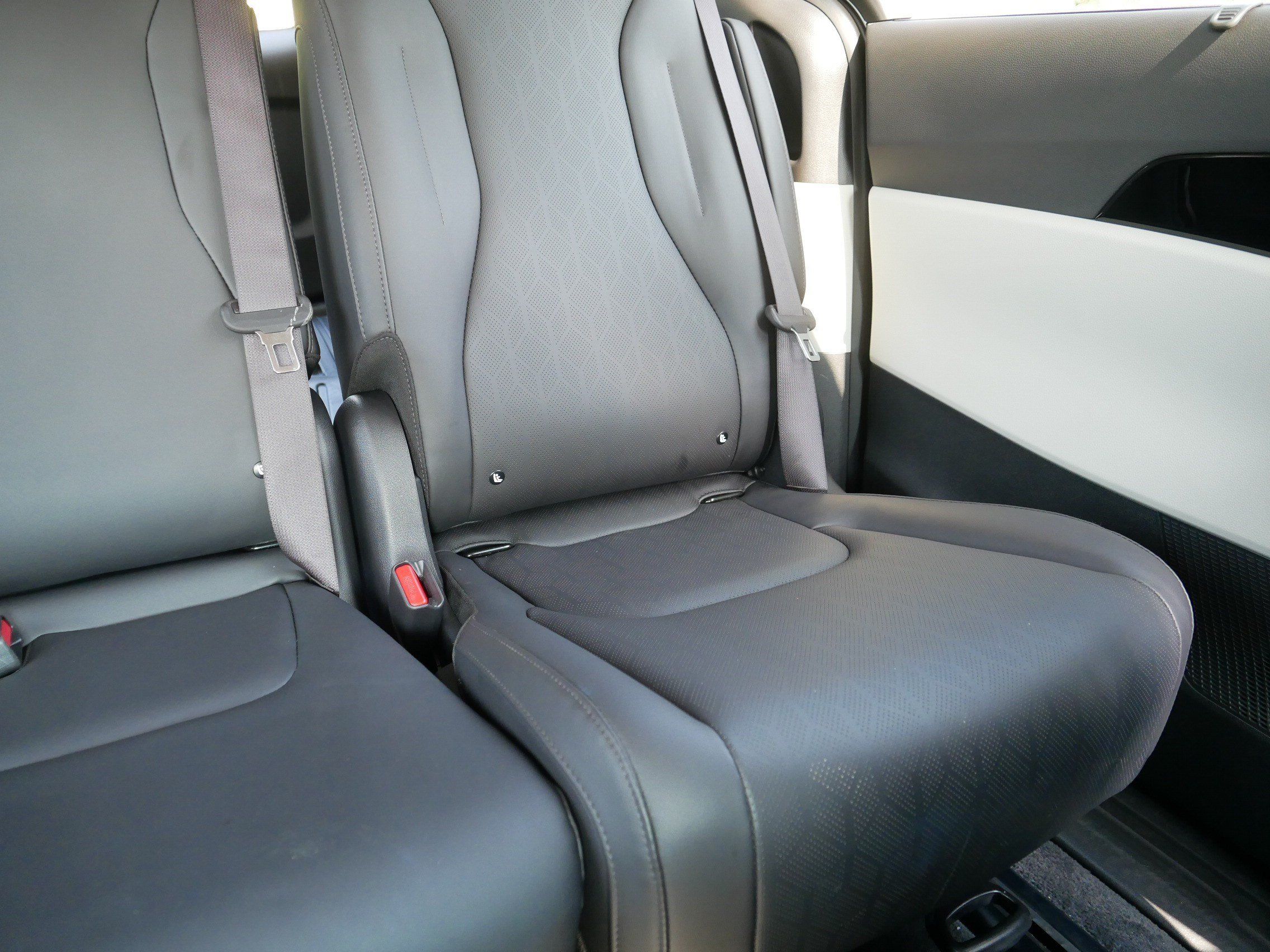 Certified 2024 Kia Carnival EX FWD image 14