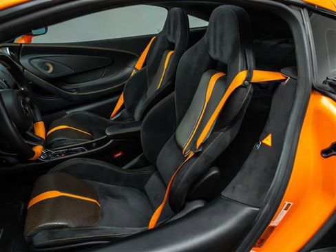 Used 2017 McLaren 570S image 23