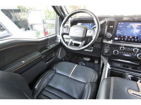 Certified 2024 Ford F250 Platinum w/ Tremor Off-Road Package AWD/4WD image 7