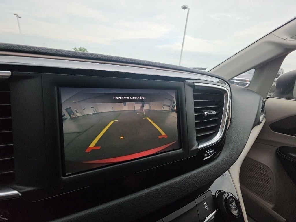 Used 2023 Chrysler Voyager LX FWD image 18