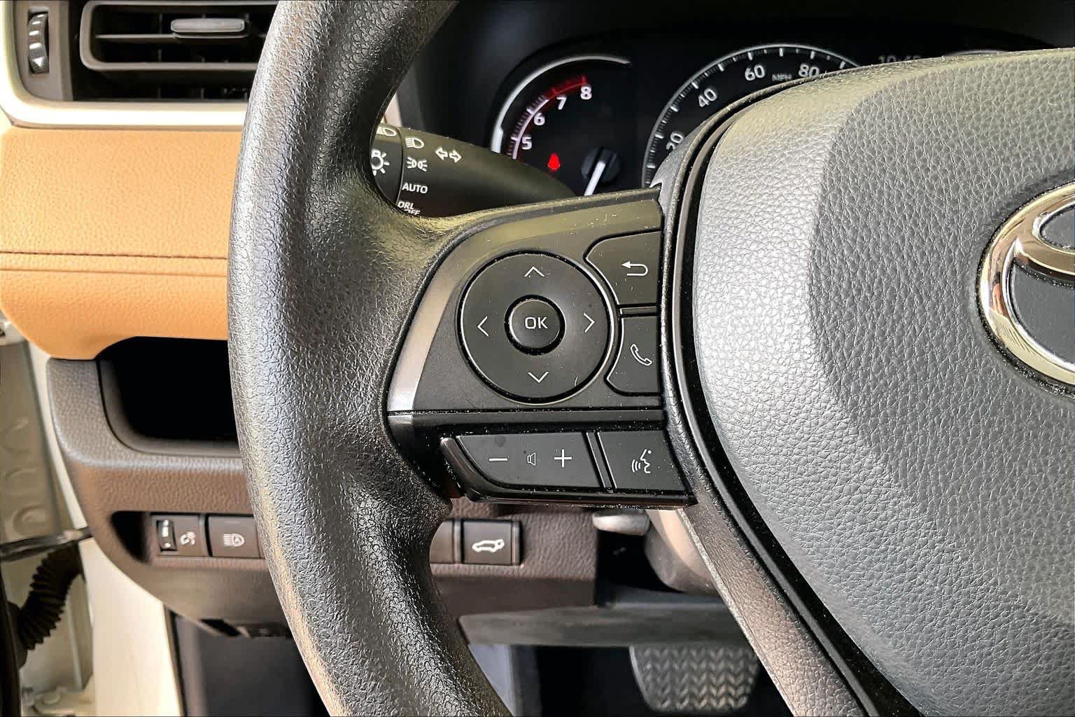 Used 2024 Toyota RAV4 XLE w/ Convenience Package FWD image 22
