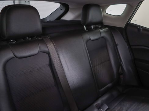 Used 2024 Chevrolet Trax LT w/ Sunroof Package FWD image 27
