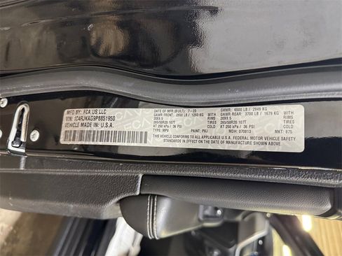 Used 2023 Jeep Grand Cherokee L Laredo image 31