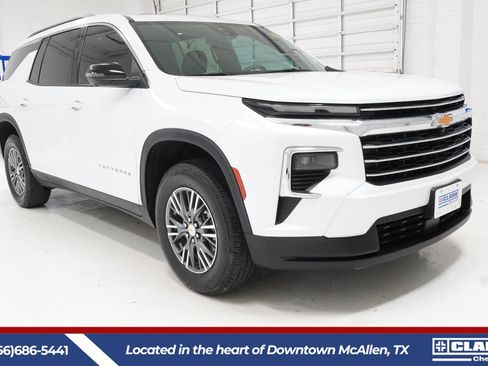 Used 2024 Chevrolet Traverse LT FWD image 4