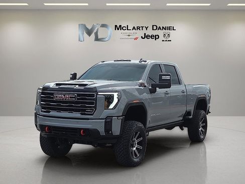 Used 2025 GMC Sierra 2500 AT4 w/ AT4 Premium Plus Package AWD/4WD image 2