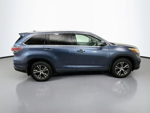 Used 2016 Toyota Highlander XLE AWD/4WD image 8