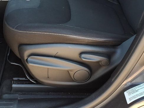 Used 2015 Jeep Cherokee Latitude FWD image 22