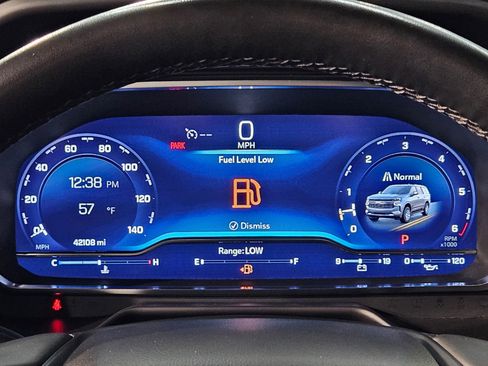 Used 2024 Chevrolet Suburban Premier image 15