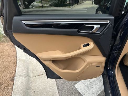 Used 2018 Porsche Macan AWD/4WD image 35