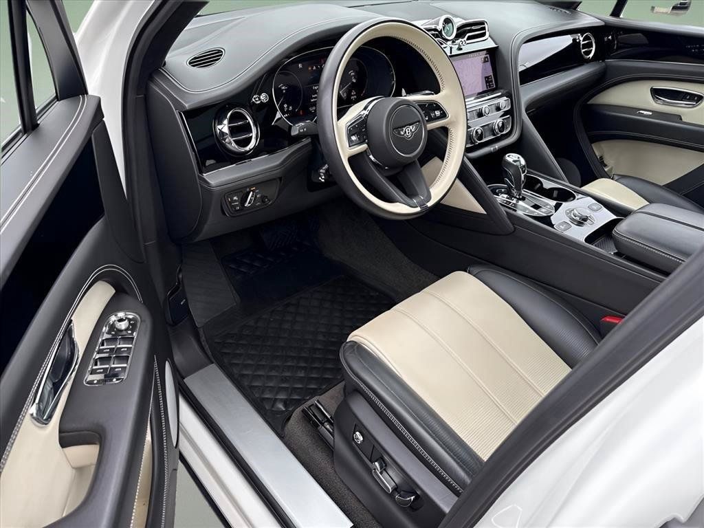 Used 2023 Bentley Bentayga AWD/4WD image 9