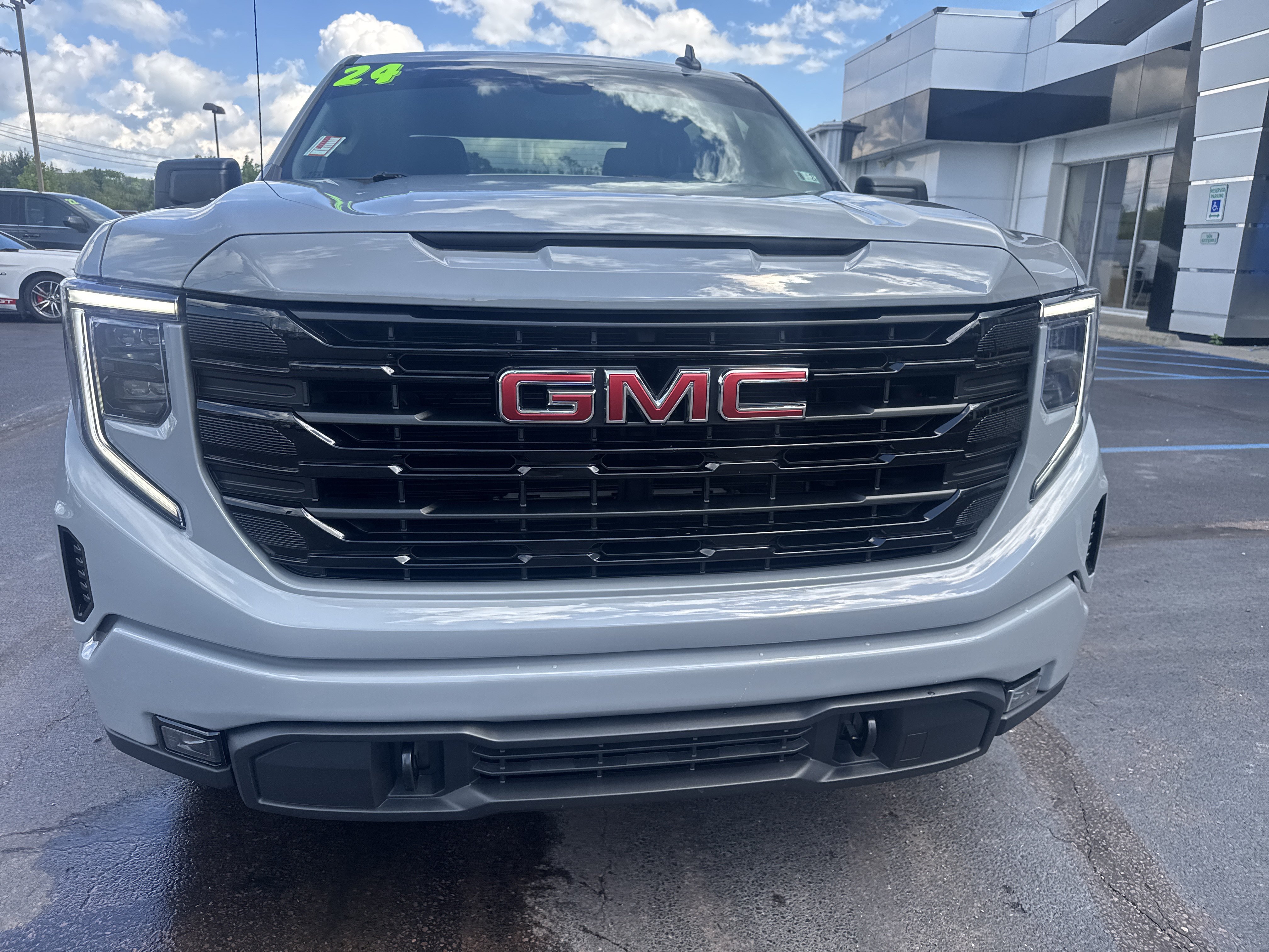 Used 2024 GMC Sierra 1500 Elevation AWD/4WD image 9