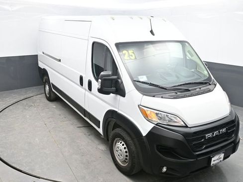 Used 2025 RAM ProMaster 2500 w/ Convenience Group image 21