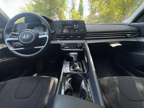 New 2026 Hyundai Elantra Hybrid FWD image 26