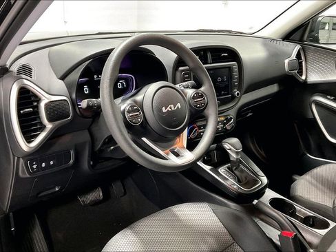 Used 2025 Kia Soul LX FWD image 16