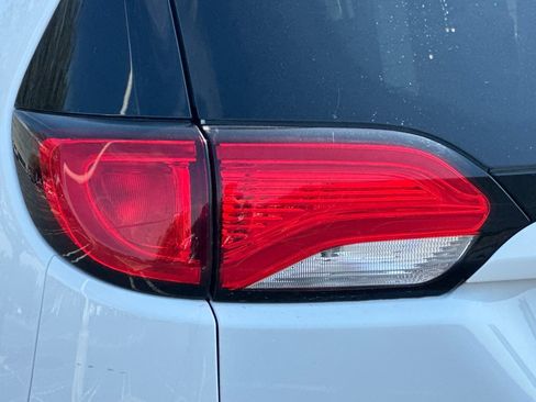 Used 2018 Chrysler Pacifica Touring-L Plus FWD image 46