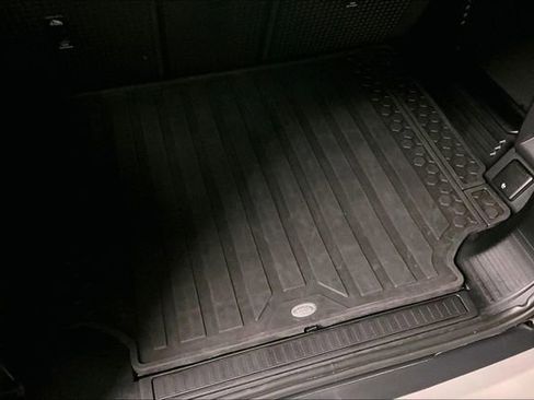 Certified 2025 Land Rover Defender 110 S image 33