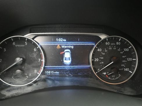 Used 2024 Nissan Altima 2.5 SR w/ SR Premium Package FWD image 11