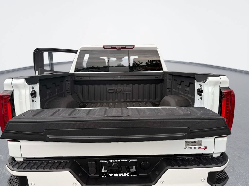 Used 2025 GMC Sierra 1500 AT4 w/ AT4 Premium Package AWD/4WD image 12