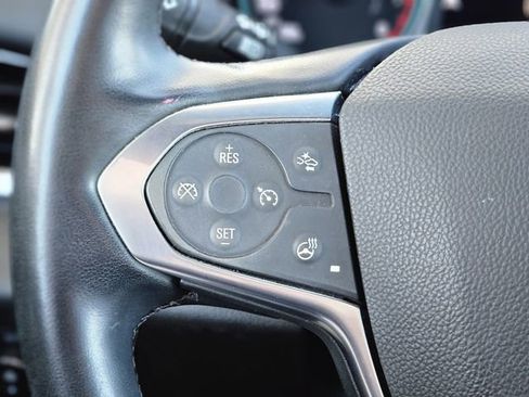 Used 2023 Chevrolet Traverse LT FWD image 17