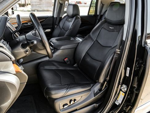 Used 2018 Cadillac Escalade Luxury image 32