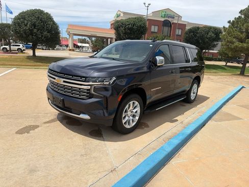 Used 2022 Chevrolet Suburban Premier AWD/4WD image 7