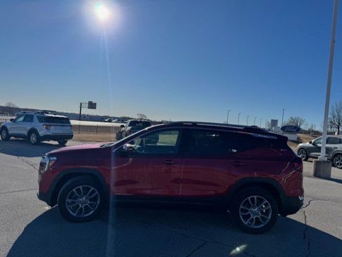 Used 2022 GMC Terrain SLT w/ Infotainment Package II image 5