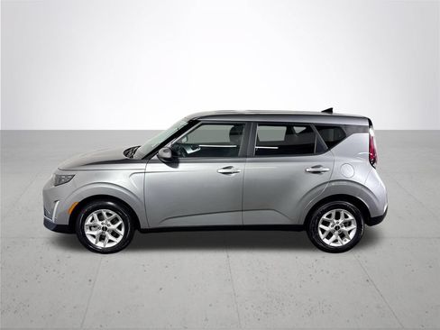Used 2025 Kia Soul LX w/ LX Technology Package FWD image 9