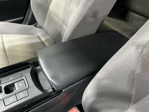 Used 2024 Toyota Prius LE AWD/4WD image 28