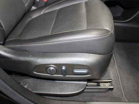 Used 2023 GMC Acadia SLT w/ Elevation Edition image 21