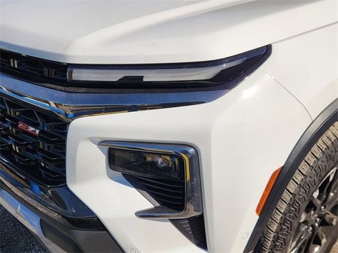 Used 2024 Chevrolet Traverse Z71 w/ Enhanced Driving Package image 5