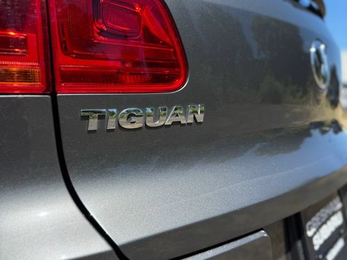Used 2017 Volkswagen Tiguan S AWD/4WD image 40