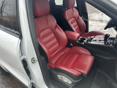 Used 2023 Porsche Macan S image 20