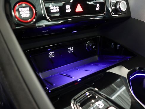 New 2025 Audi SQ5 Prestige image 21