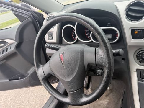 Used 2009 Pontiac Vibe w/ Preferred Package FWD image 10