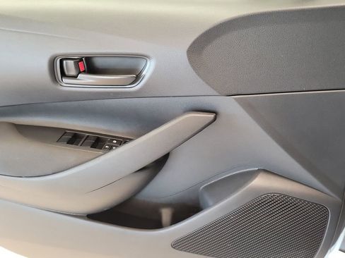 Used 2025 Toyota Corolla LE image 17