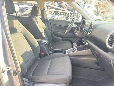 Used 2024 Hyundai Venue SE image 27