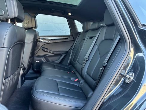 Certified 2026 Porsche Macan AWD/4WD image 8