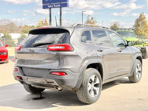 Used 2016 Jeep Cherokee Trailhawk image 9