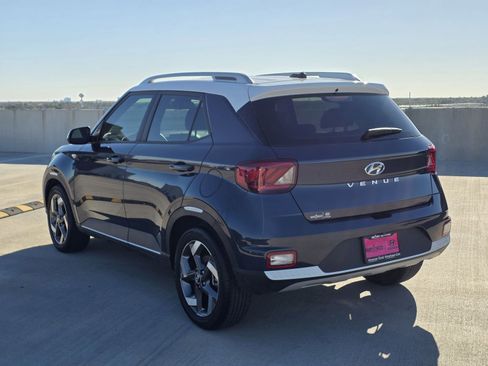 Certified 2024 Hyundai Venue Limited image 8