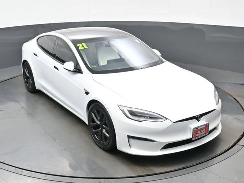 Used 2021 Tesla Model S Plaid image 40