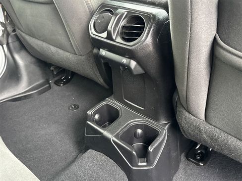 Used 2018 Jeep Wrangler Unlimited Sport S image 17