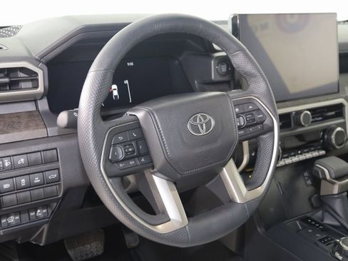 Used 2025 Toyota Tacoma Limited image 6