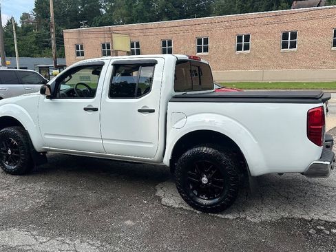 Used 2014 Nissan Frontier SV w/ SV Value Truck Package AWD/4WD image 4