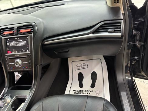 Used 2019 Ford Fusion Titanium AWD/4WD image 17