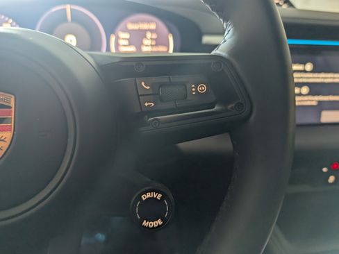 Used 2025 Porsche Macan Electric image 36