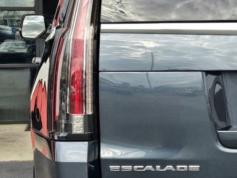 Used 2019 Cadillac Escalade Luxury image 8