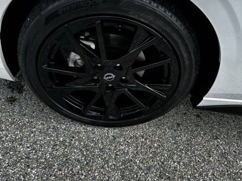 New 2025 Nissan Sentra SR w/ Midnight Edition image 10