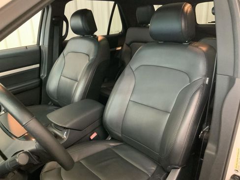 Used 2017 Ford Explorer XLT w/ Equipment Group 202A AWD/4WD image 3